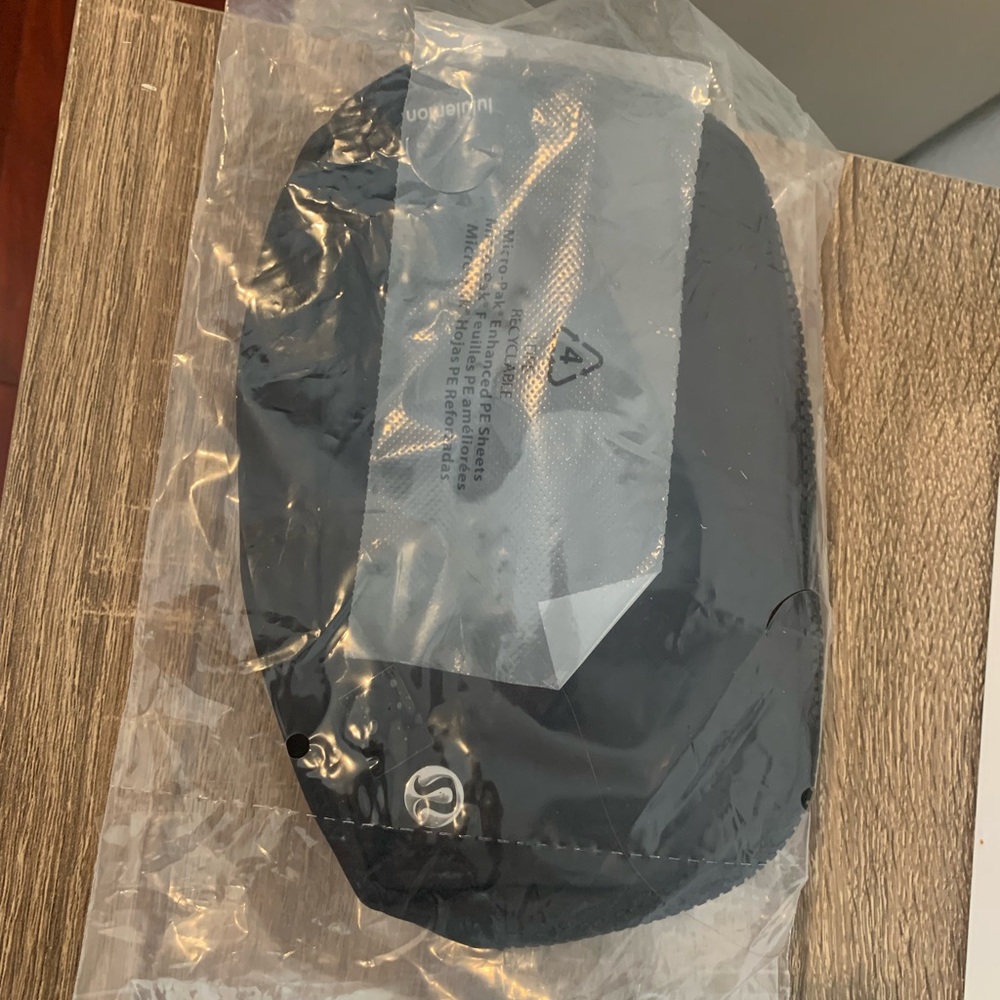 Lululemon Everywhere Belt Bag (sealed)